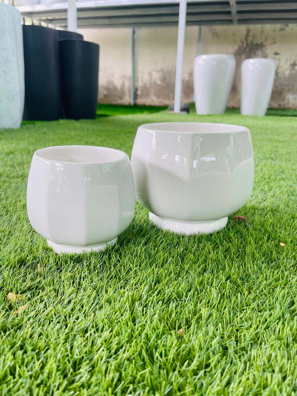 White ceramic low round pots, low bowl shape with smooth glossy finish