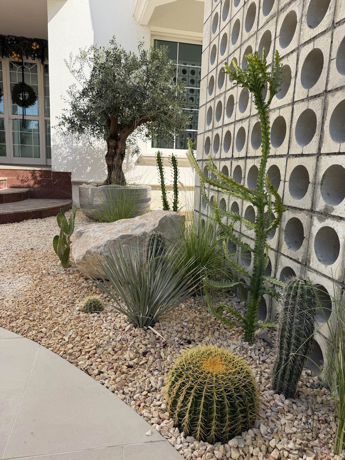 Clean gravel beds free of weeds at a Dubai villa entrance