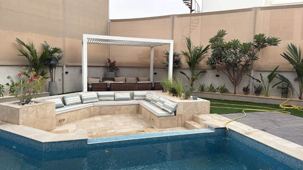 Sunken seating by the water